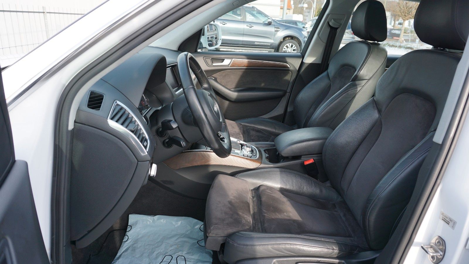 Fahrzeugabbildung Audi Q5 2.0 TDI 140 kW quattro, Standheizung, Pano