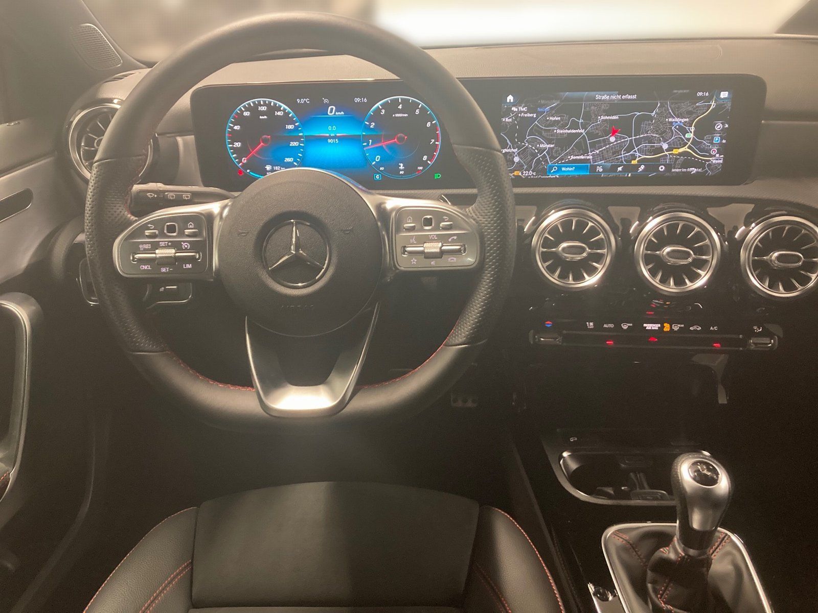 Fahrzeugabbildung Mercedes-Benz A 200 AMG*Kamera*Ambiente*MBUX-High*Sound*18"