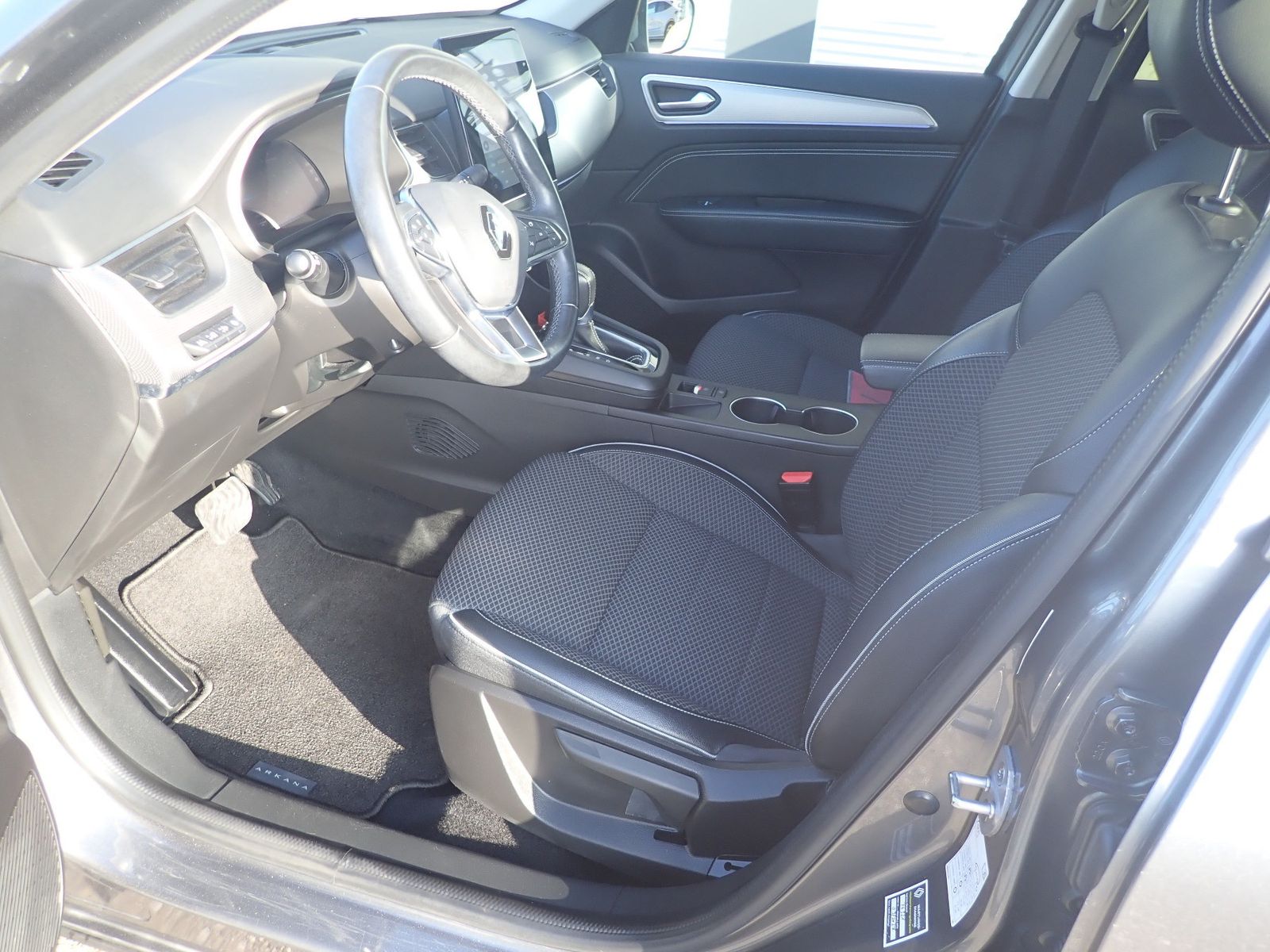 Fahrzeugabbildung Renault Arkana INTENS TCe 140 EDC (M