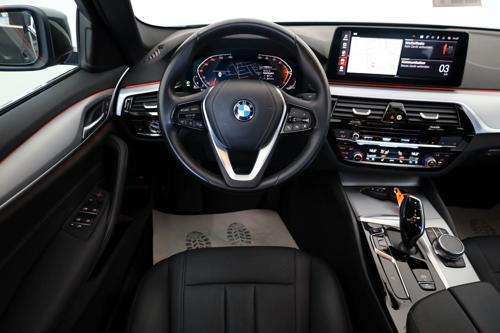 Fahrzeugabbildung BMW 530 d xDrive Lim. Leder,Navi,LED,Kamera,HUD,+WR