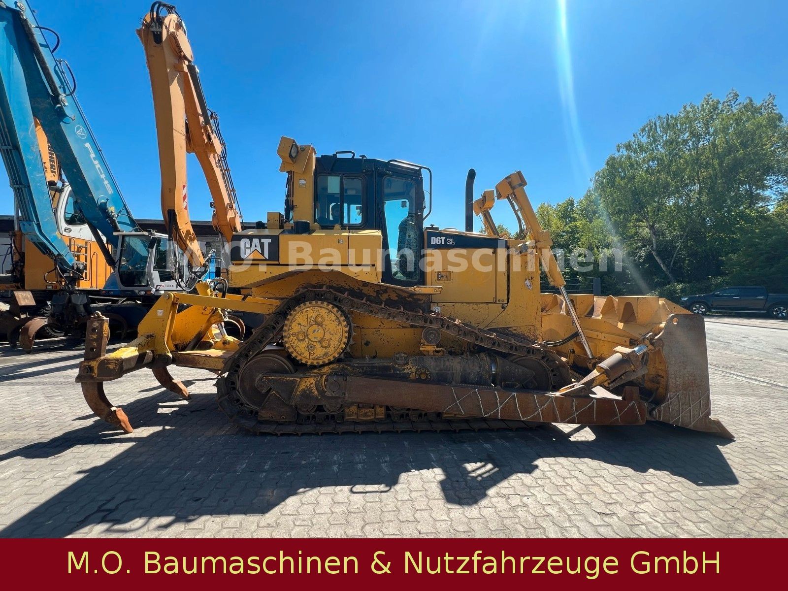 Fahrzeugabbildung CAT D6 T XL  / 4. Wegeplanierschild /Ripper /