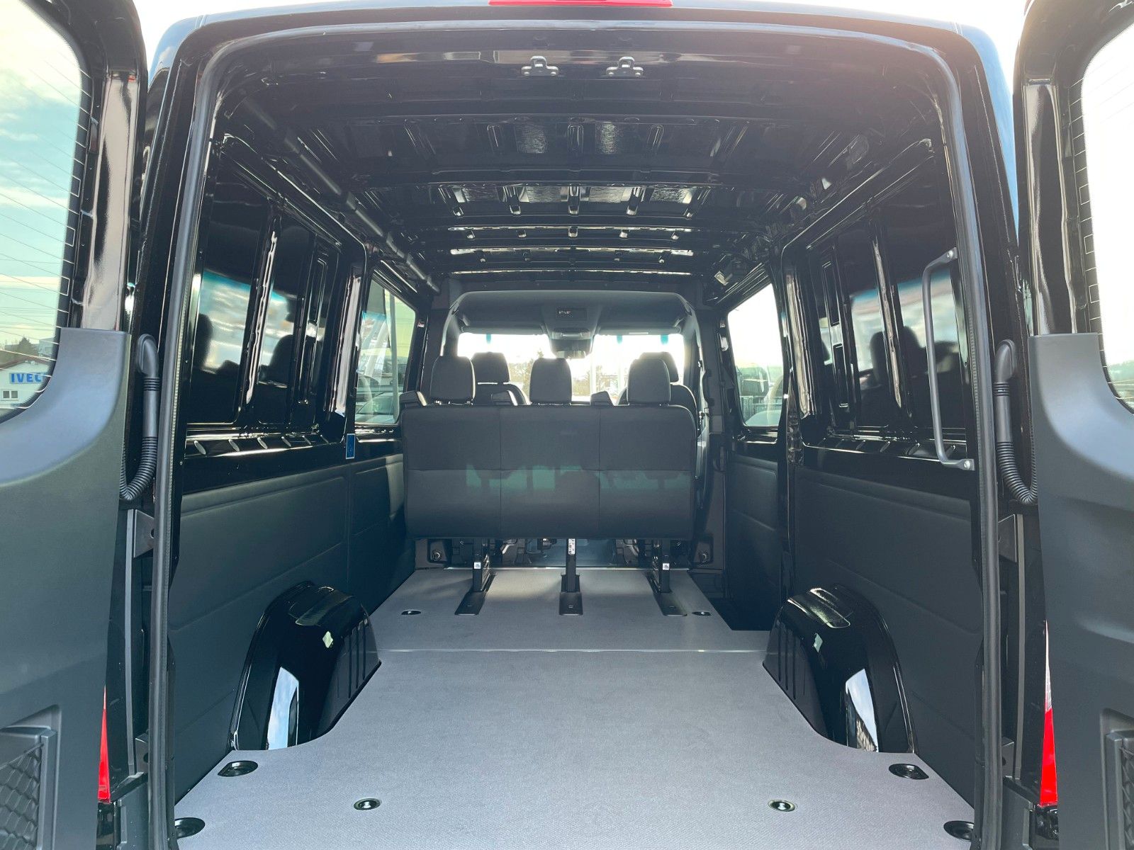 Fahrzeugabbildung Mercedes-Benz Sprinter 317 CDI 3665 DoKa/Mixto Stdheiz AHK3,5