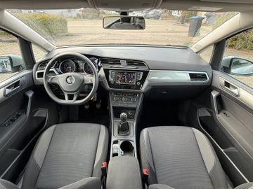 Volkswagen Touran - 12