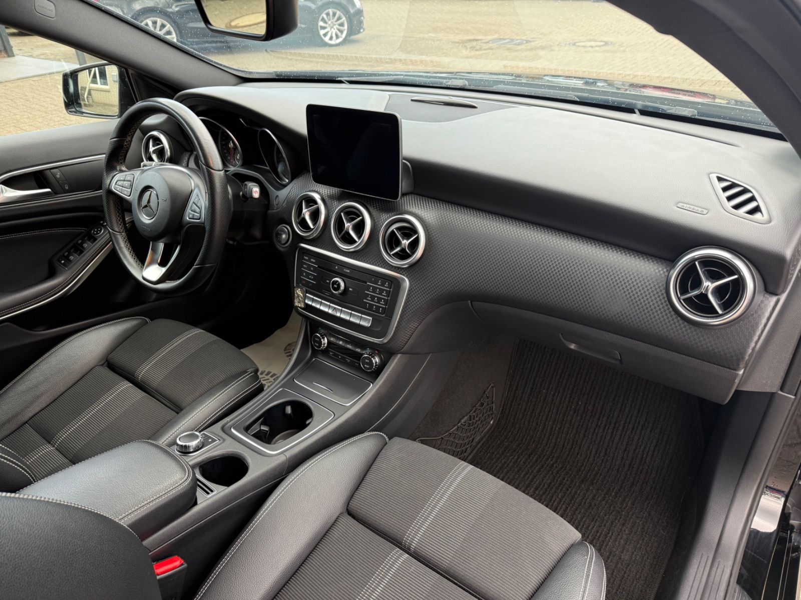 A 220 A A 220 CDI / d 4Matic*Aut.*EURO-6*NAVI*