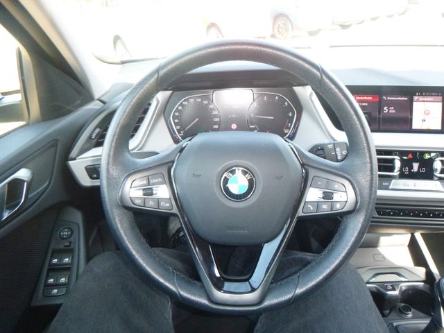 Fahrzeugabbildung BMW 118 i Advantage >NAV/Sitzheiz/PDC/TEMP<