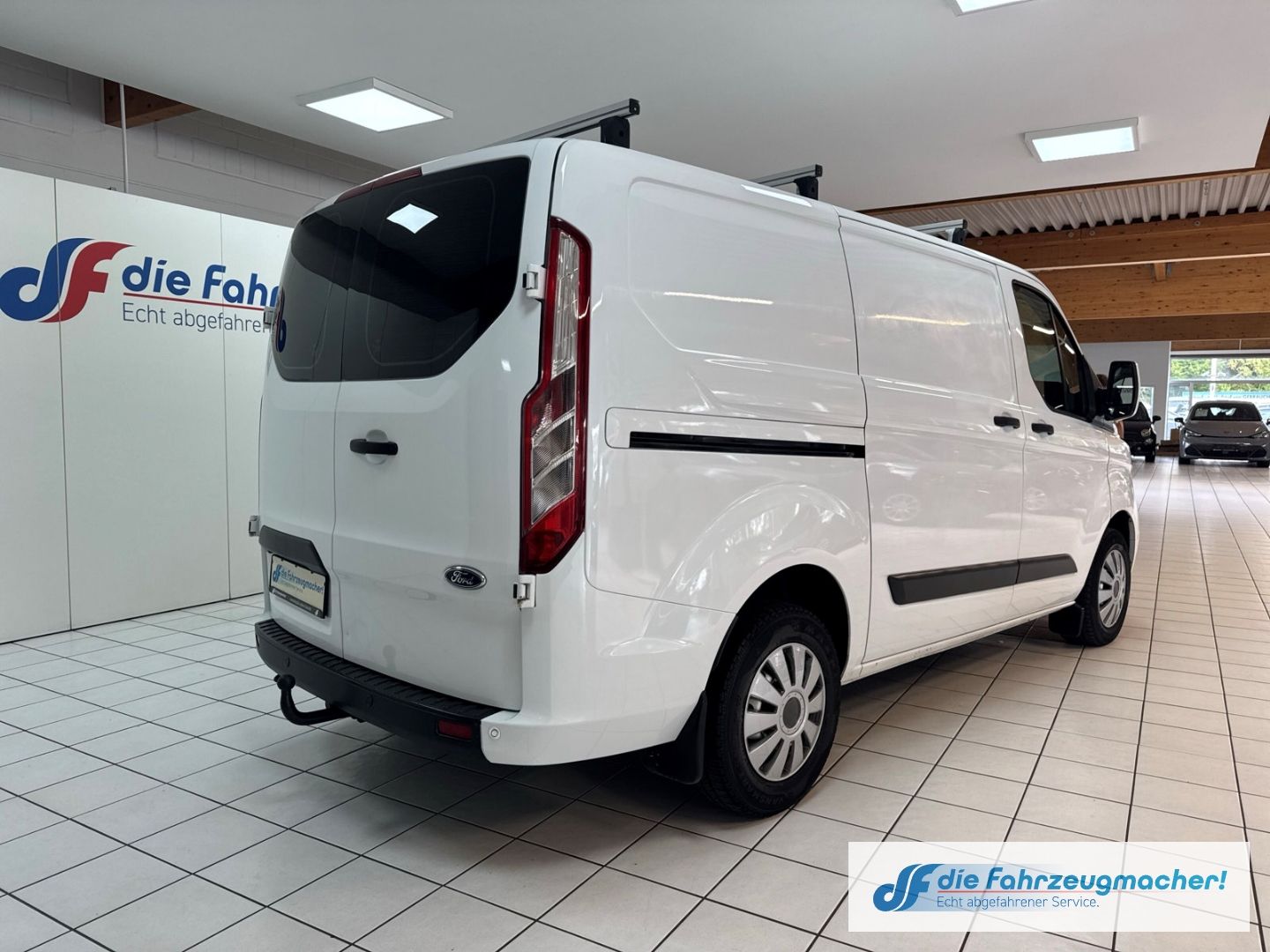 Fahrzeugabbildung Ford Transit Custom Kasten 300 L1 Trend Notbremsass.