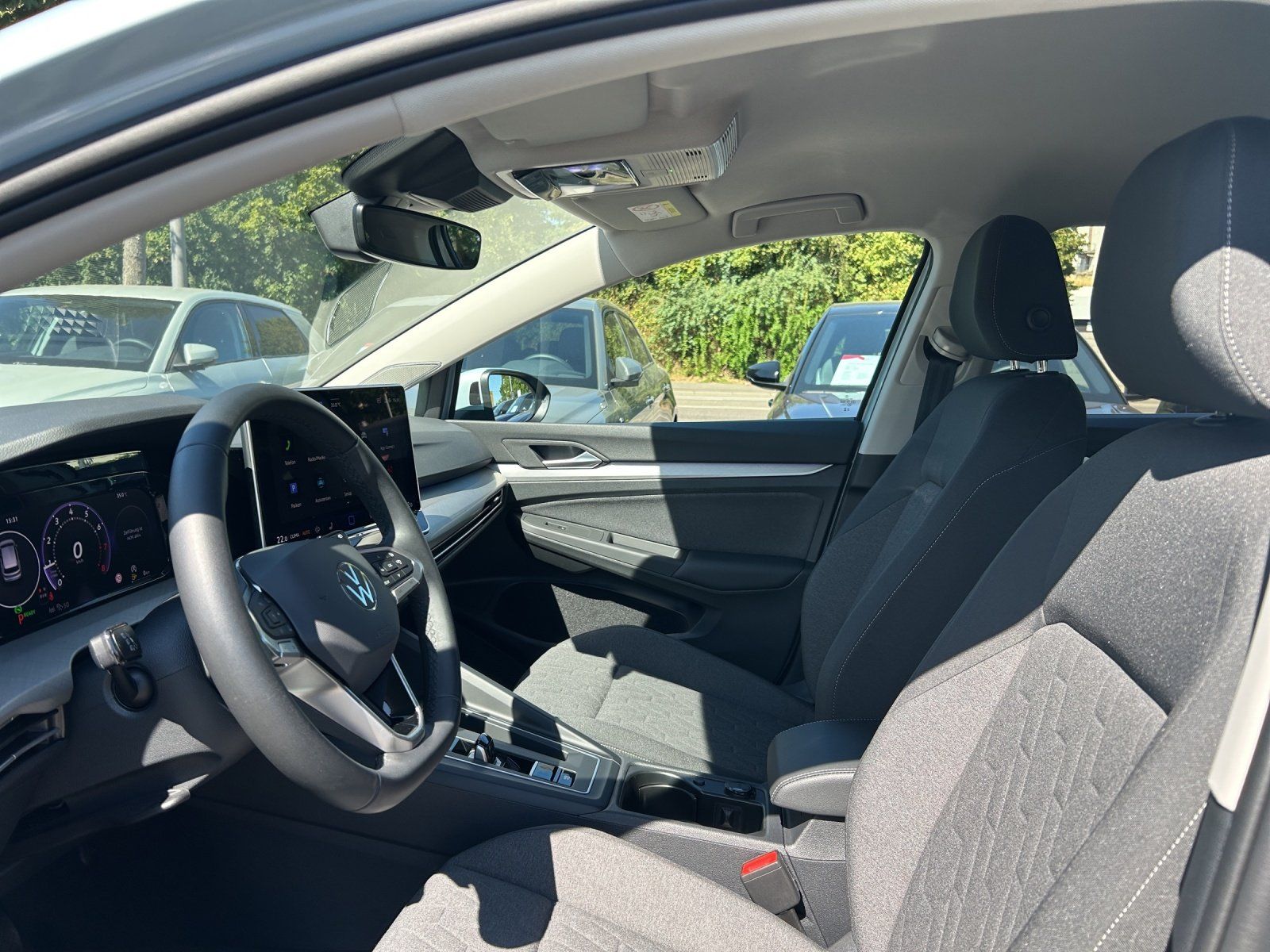 Fahrzeugabbildung Volkswagen Golf VIII 1.5 eTSI 85 kW Life Kamera,LED,Navi,LM