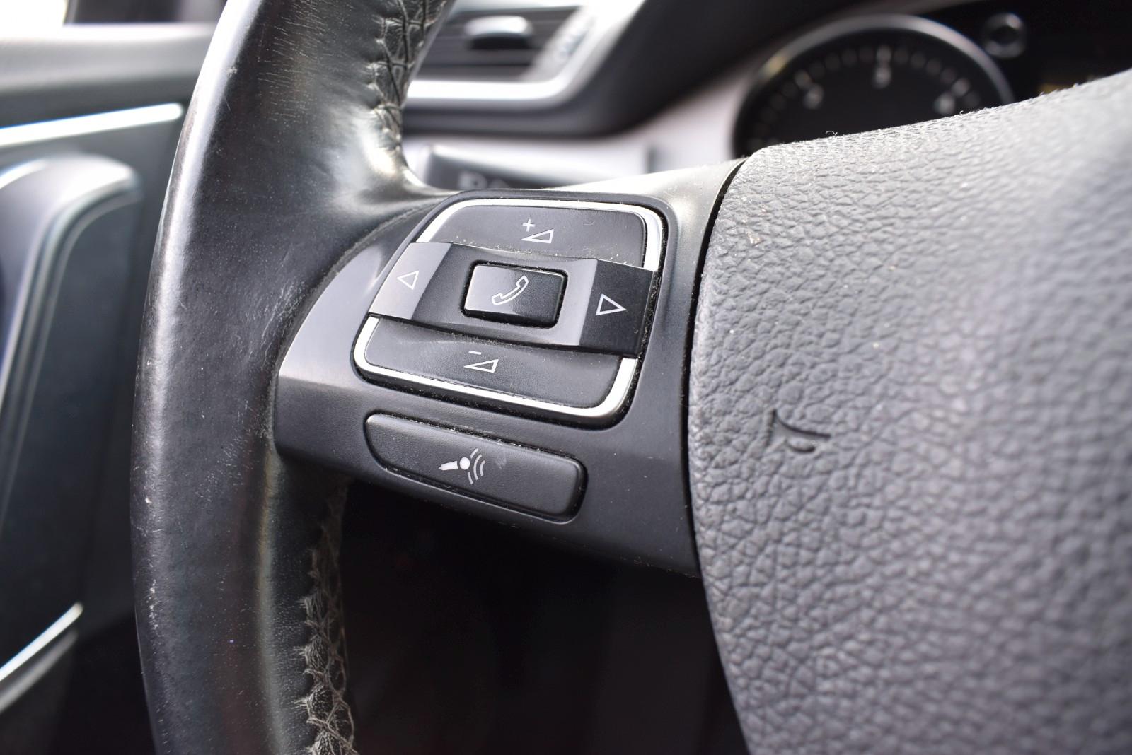 Volkswagen Passat 2011 — photo 25
