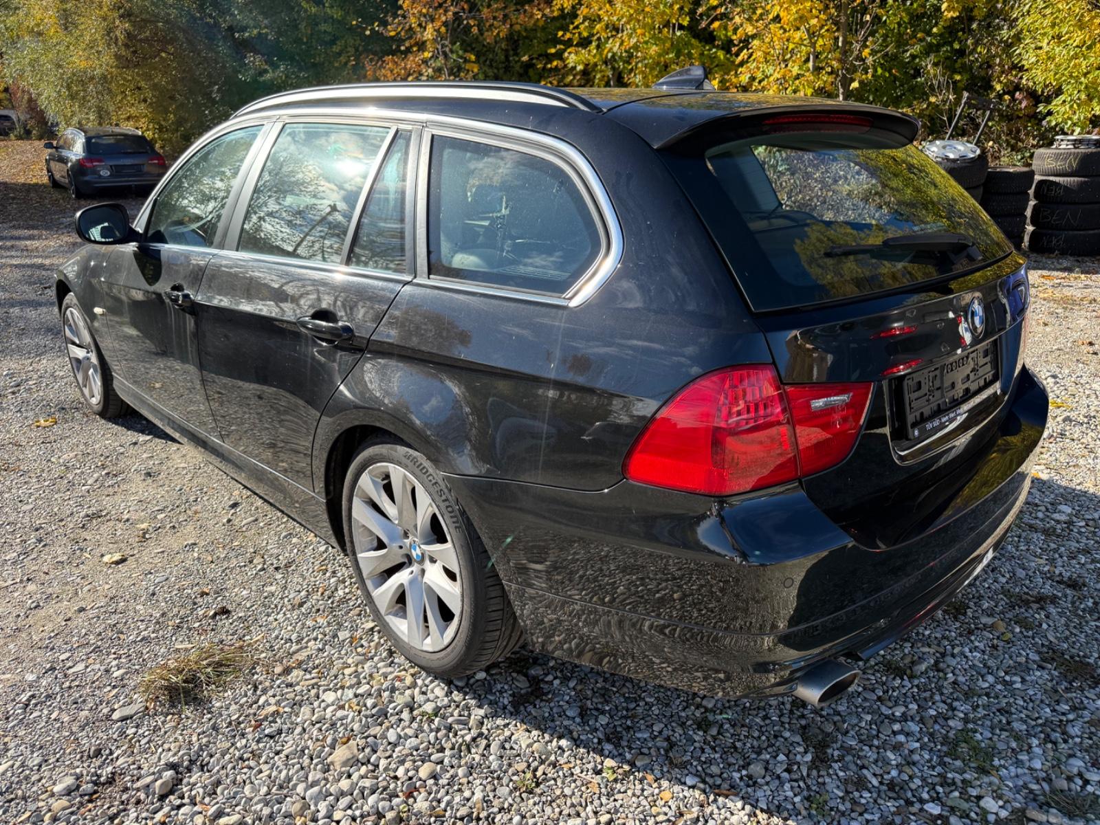 BMW 320 2012 — interior