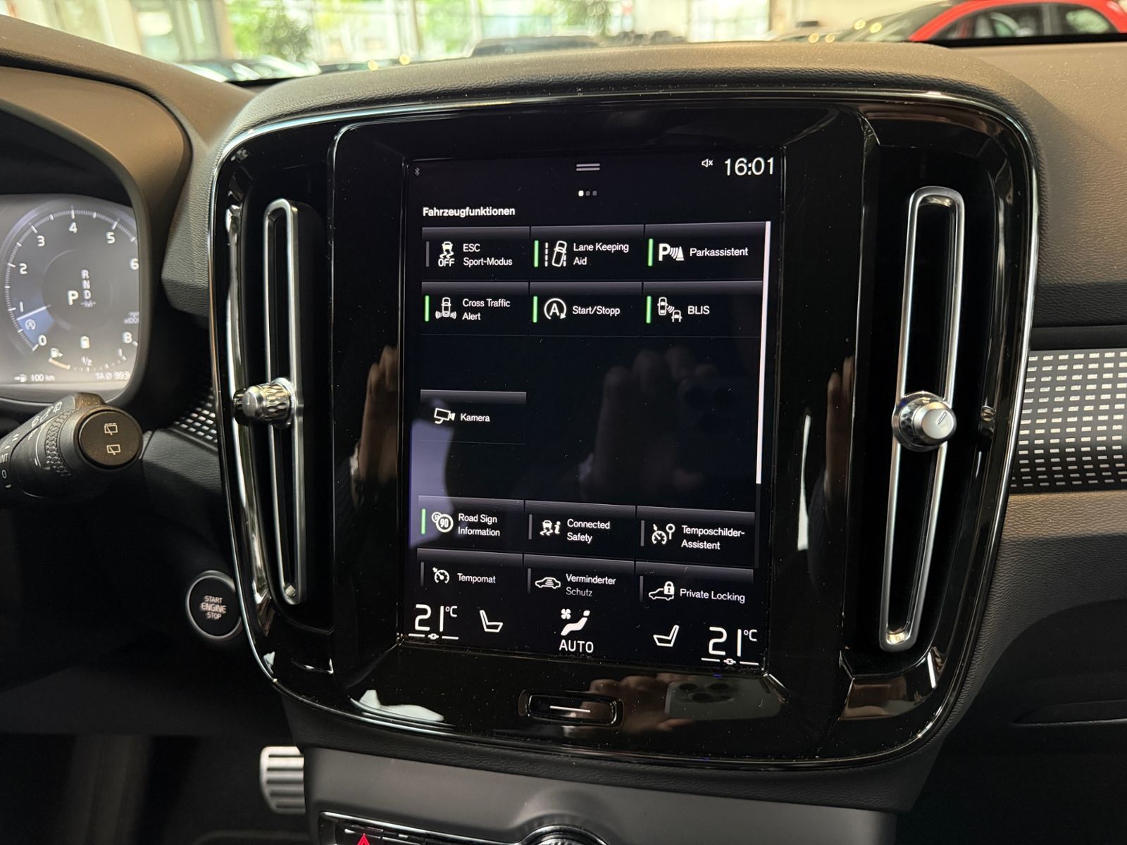 Fahrzeugabbildung Volvo XC40 R Design H/K ACC AHK KAM
