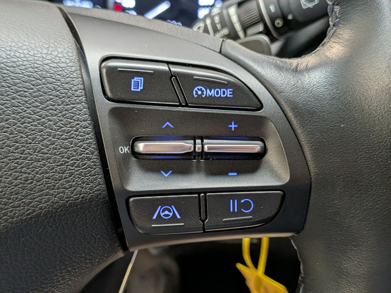 Fahrzeugabbildung Hyundai i30 1.5 T-GDI DCT Trend MHEV Cam Navi LED-Paket