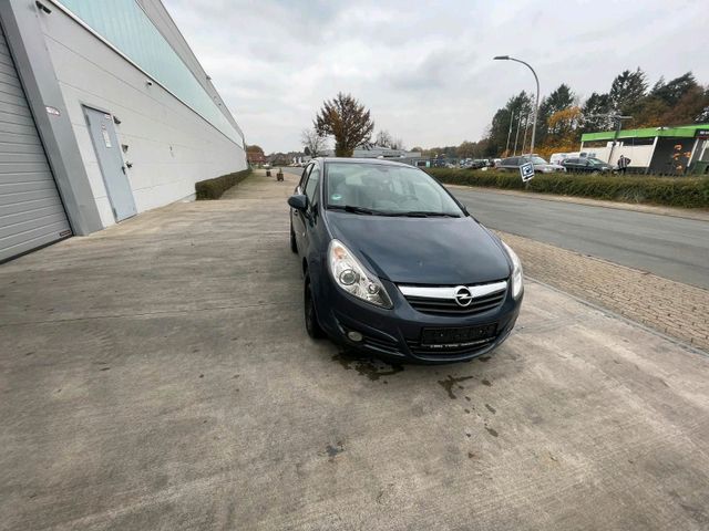 Opel Corsa 1,3 Benzin Bj 2009 mit Fahrradt...