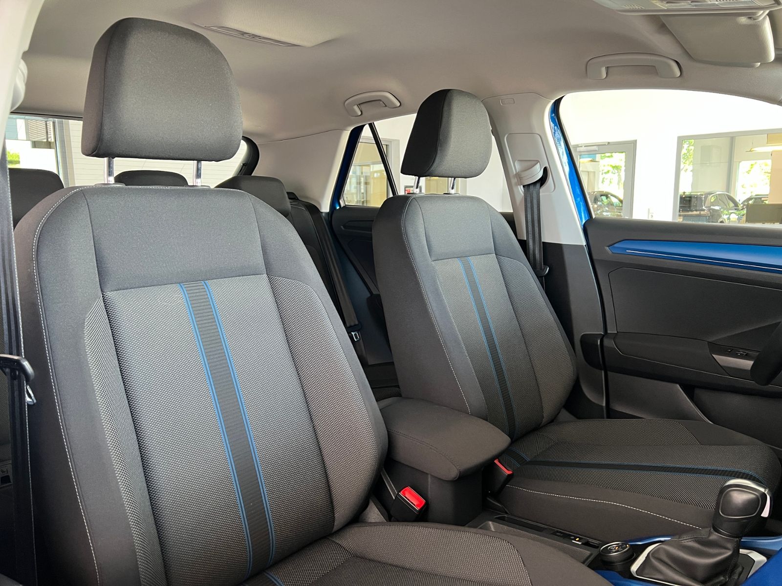 Fahrzeugabbildung Volkswagen T-Roc Comfortline 2.0 TDI DSG 4Motion *AHK, Stan