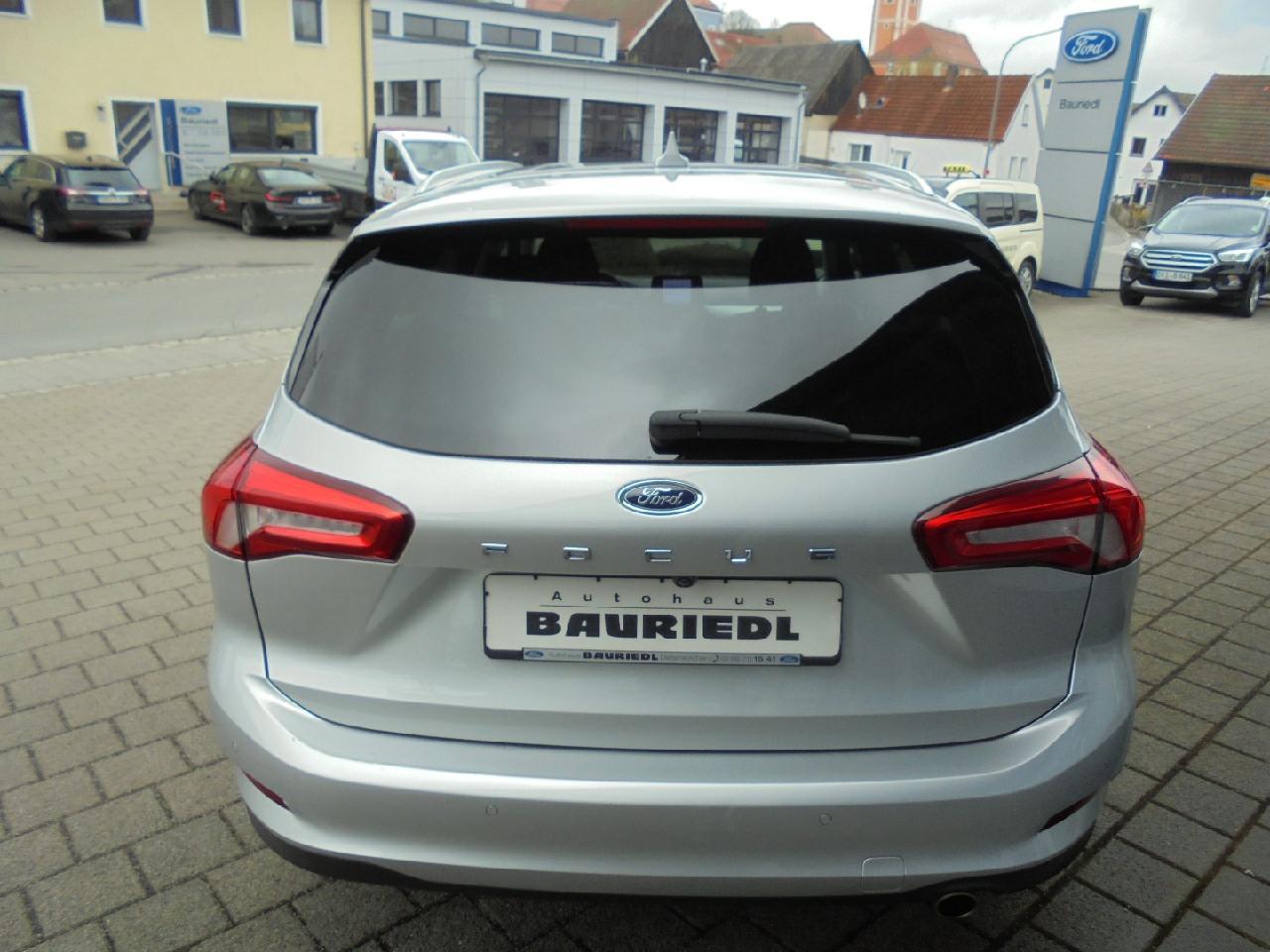 Ford Focus Turn. Cool & Connect [Navi WP ACC LED]