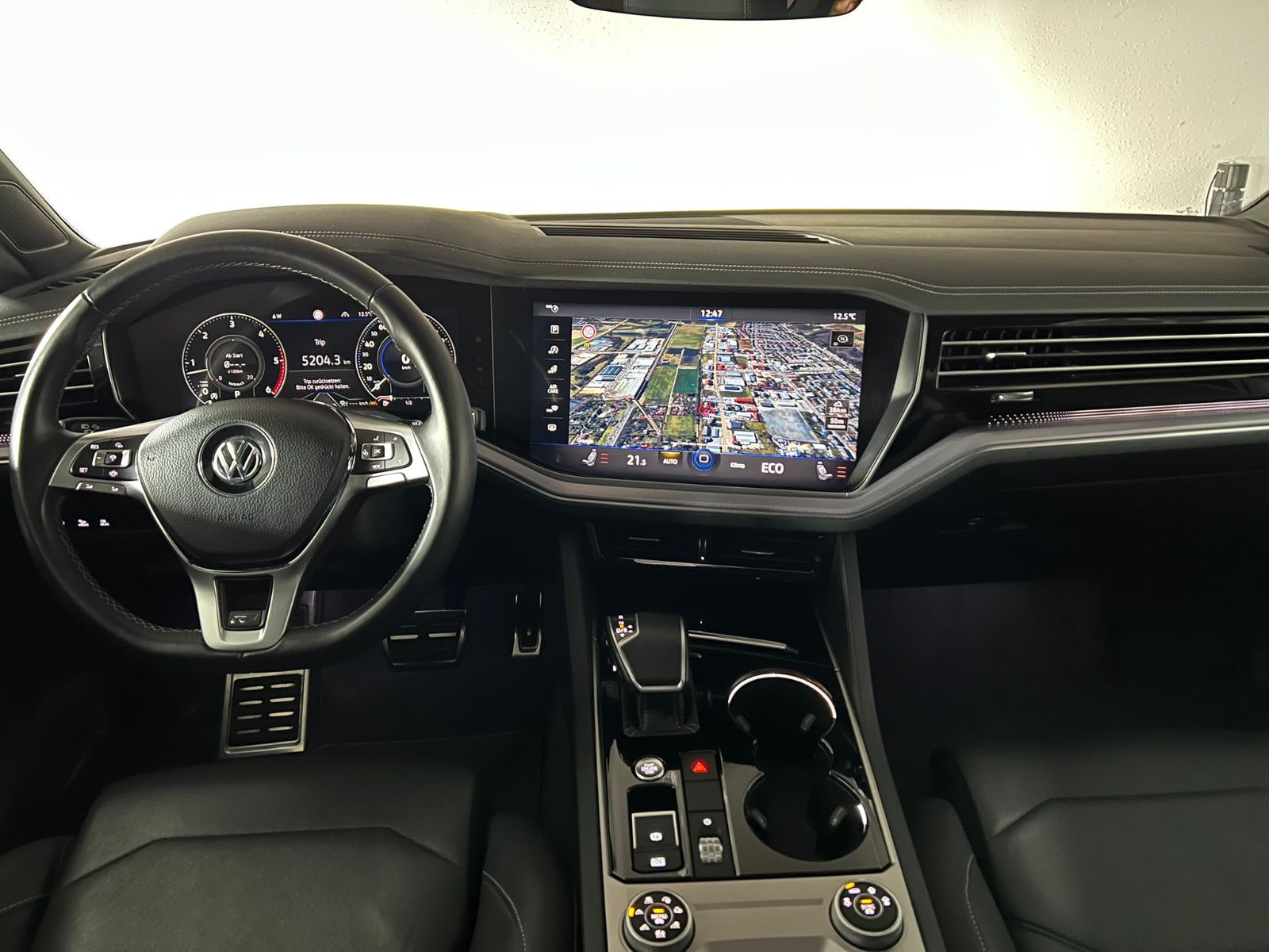 Fahrzeugabbildung Volkswagen Touareg R-Line 4Motion/PANO/AHK/MATRIX/BLACK OP.