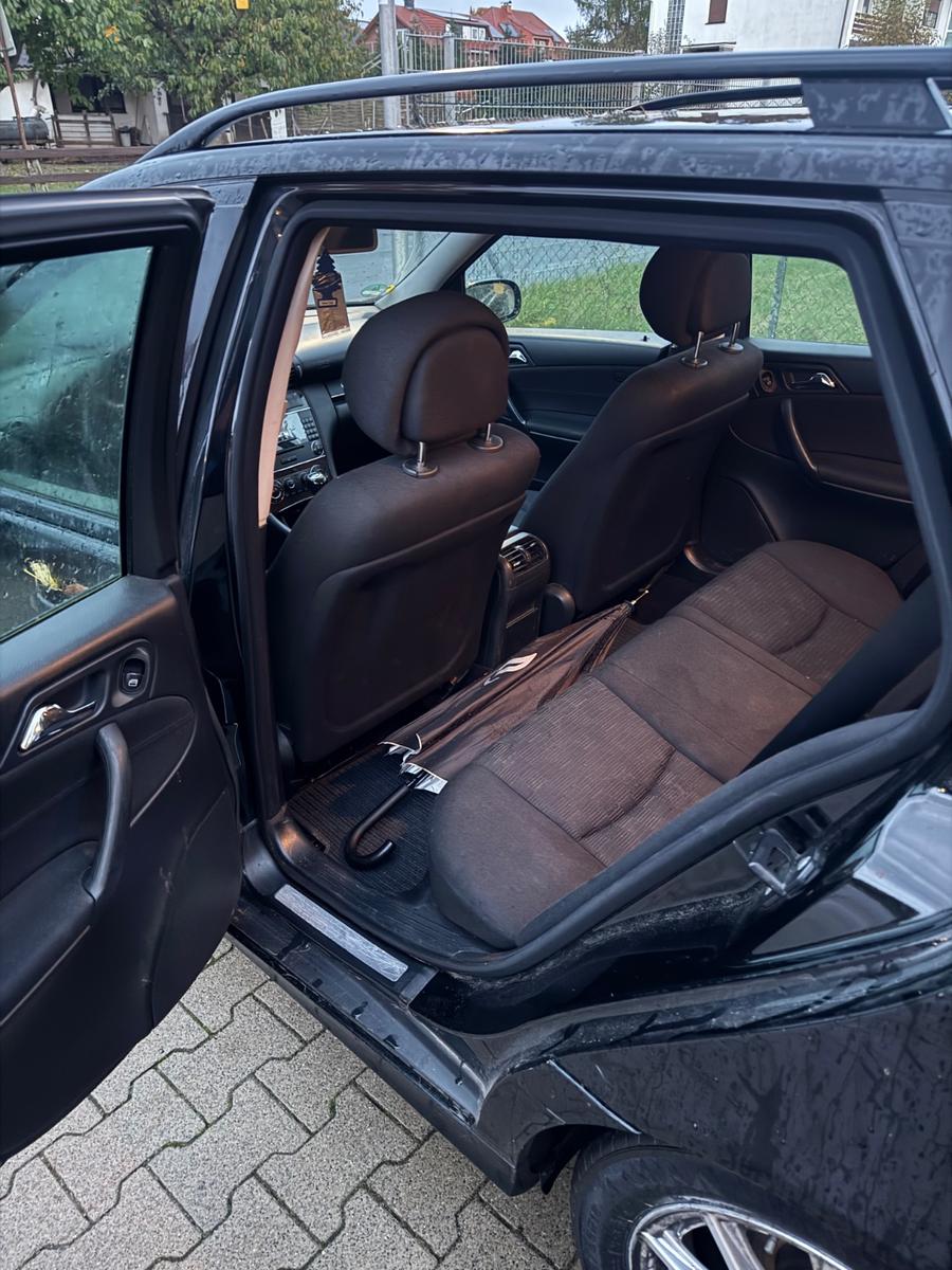 Mercedes-Benz C200 2005 — салон