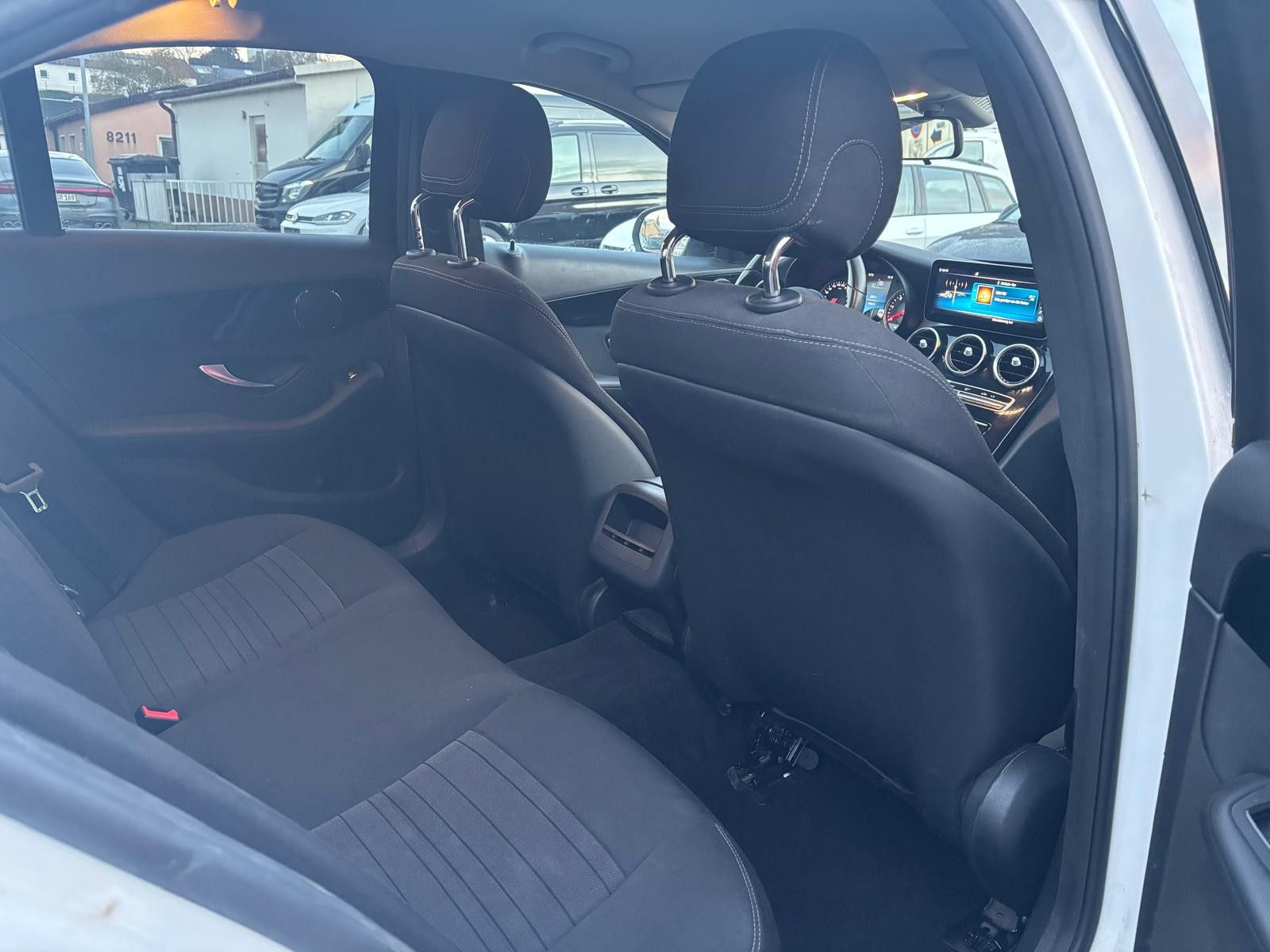 Fahrzeugabbildung Mercedes-Benz C 180 d Limo 9G-TR. Avantgarde Night-APPS-PDC-