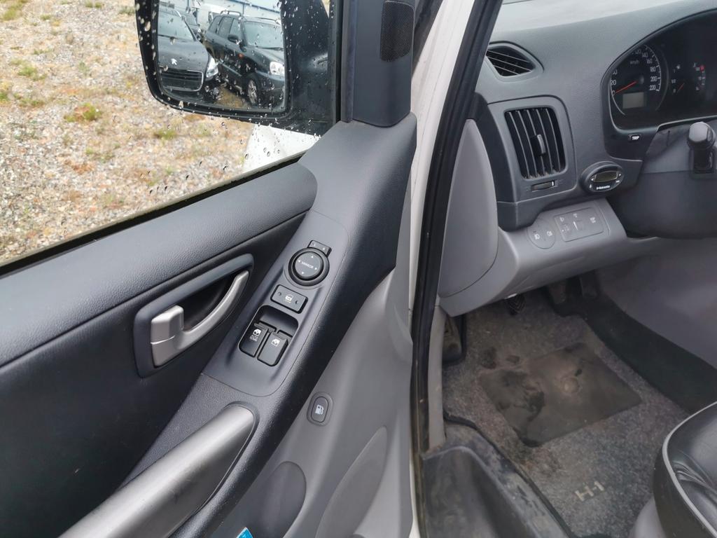 Hyundai H-1 Starex