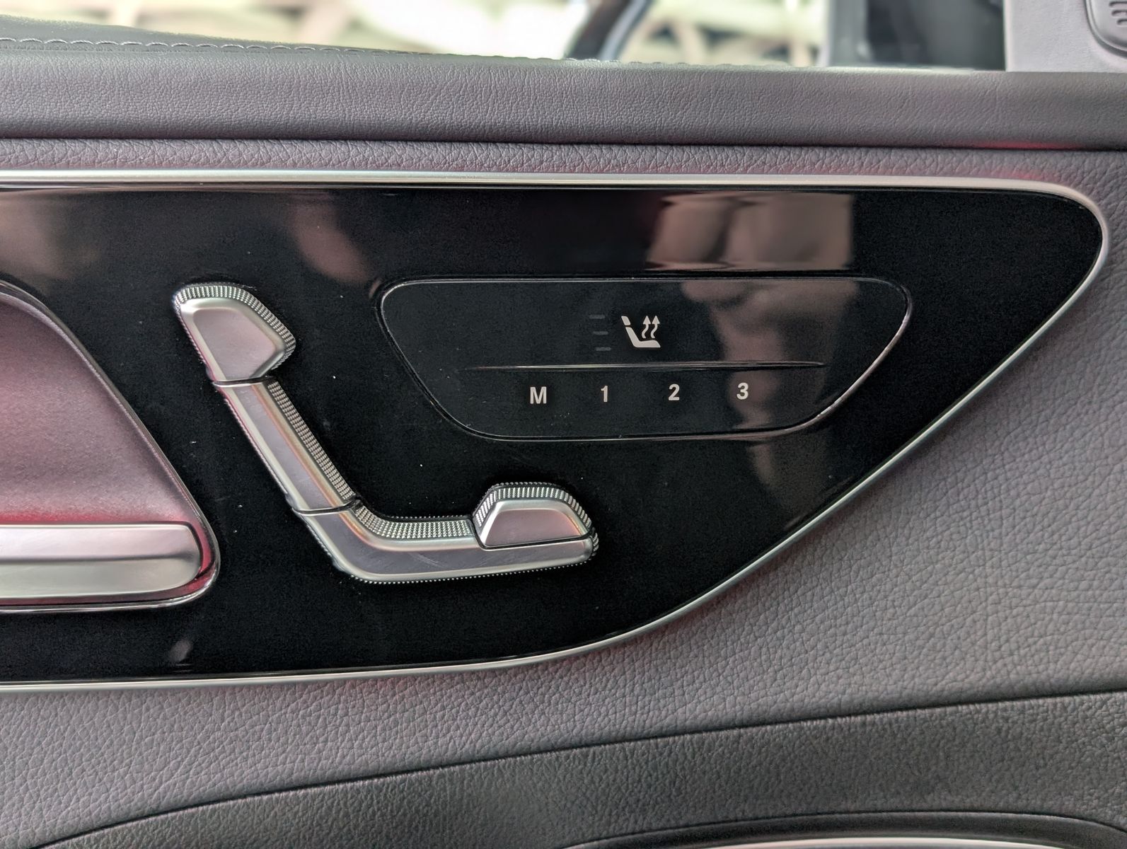 Fahrzeugabbildung Mercedes-Benz C 220 d AMG Night DIG. LIGHT MEMO IHC+ LEDER KAM