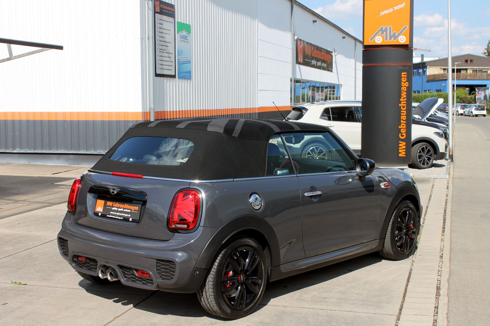 Fahrzeugabbildung MINI John Cooper Works Cabrio Steptr. ACC LED HUD NAV