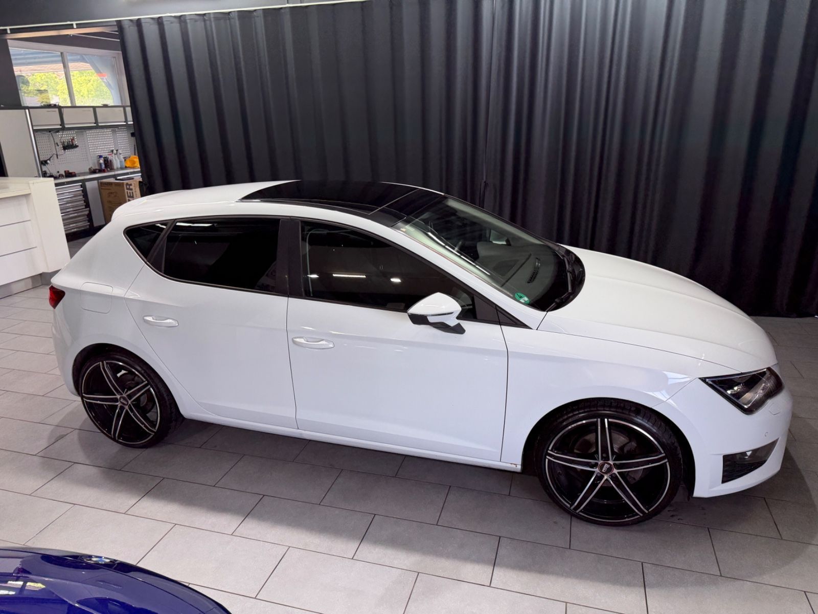 Fahrzeugabbildung SEAT Leon FR|NAVI|LED|PANORAMA|PDC|TÜV 03/28