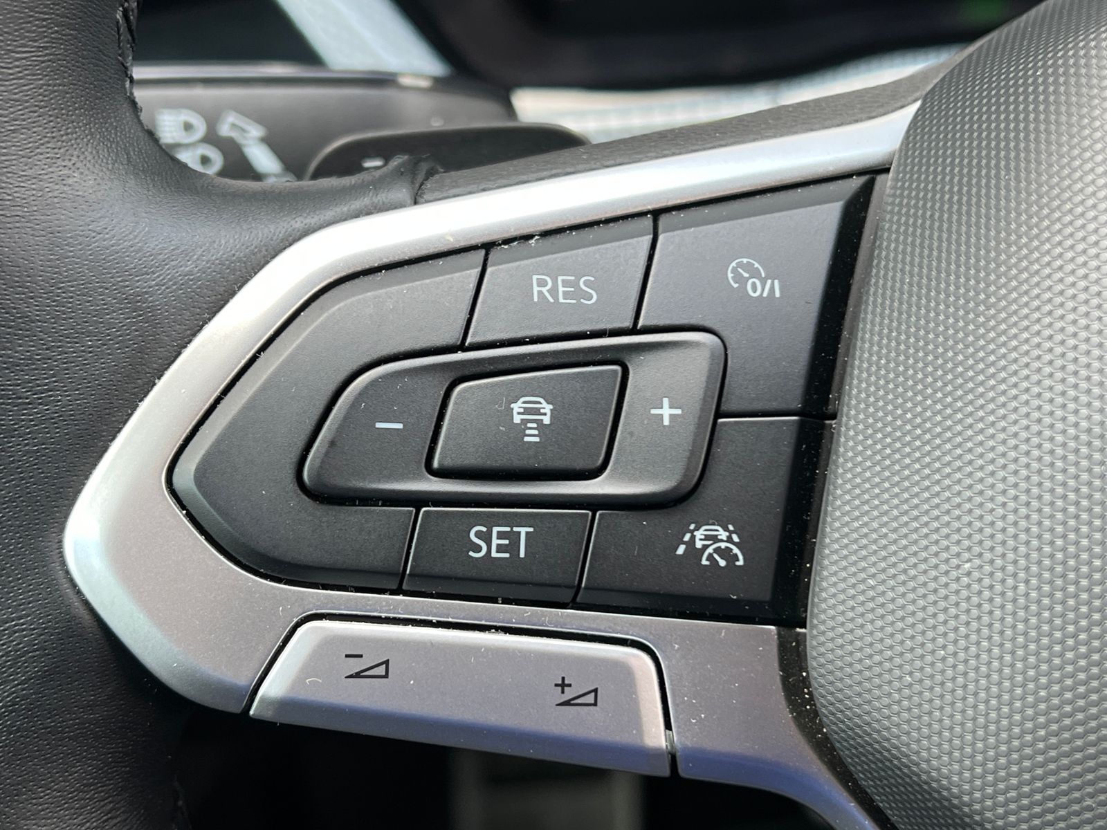 Fahrzeugabbildung Volkswagen Touran GOAL 2.0 TDI DSG *AHK, IQ.Light, ACC, Kam