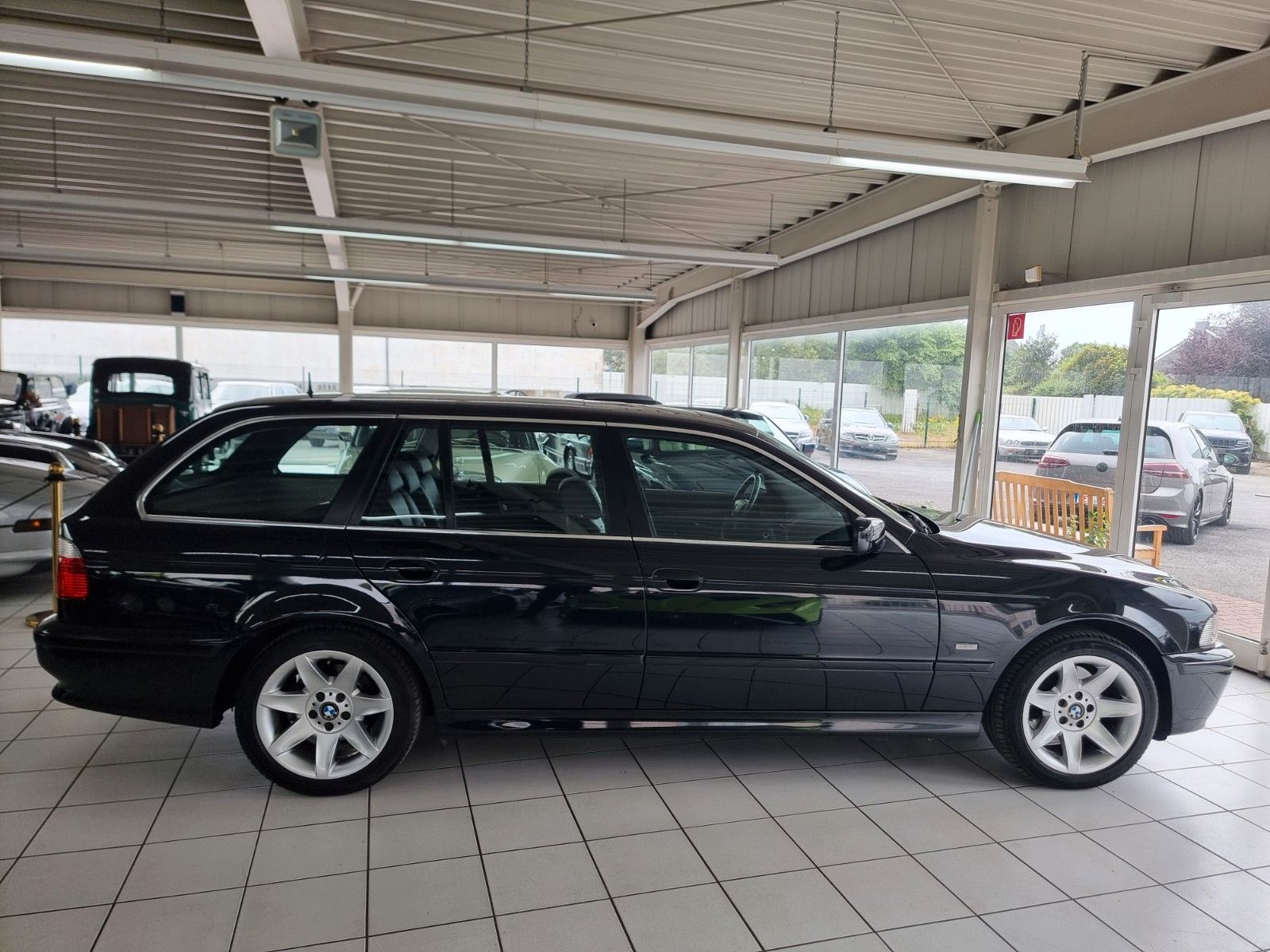 Fahrzeugabbildung BMW 530i Exclusive touring/2. Hand/1A Zust.+Historie