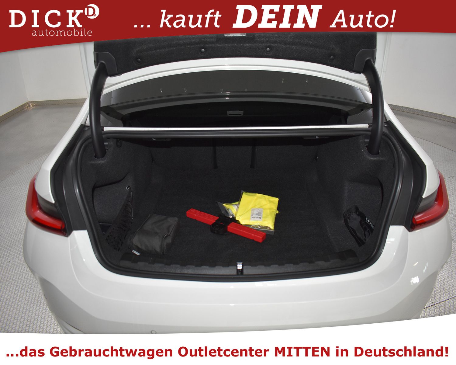 Fahrzeugabbildung BMW 318 Sport Line LEDER+SHADO+VIRTU+STDHZ+AHK+ACC+M