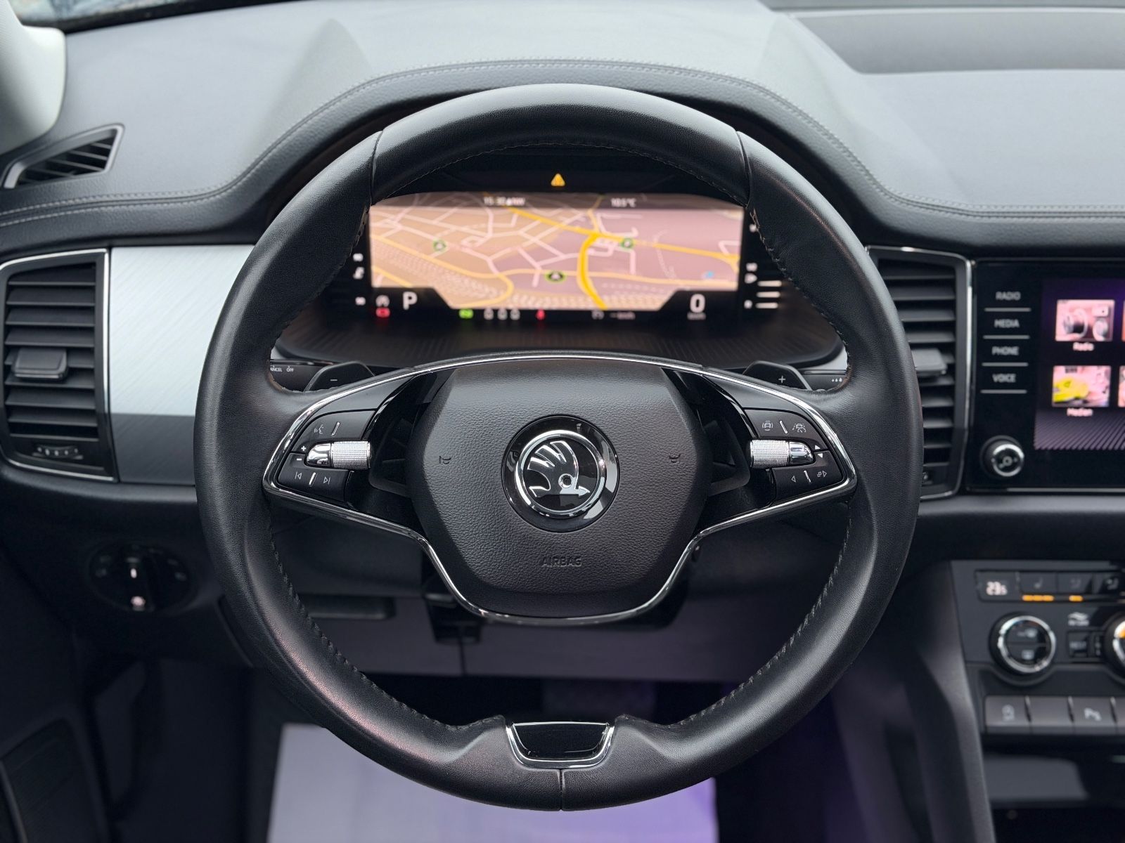 Skoda Kodiaq DSG Ambition LED Pano Ambilight foto 16