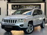Jeep Compass Limited 4x4 2.4l/AHK/Navi/Schiebedach/BT - Jeep Gebrauchtwagen von 2012