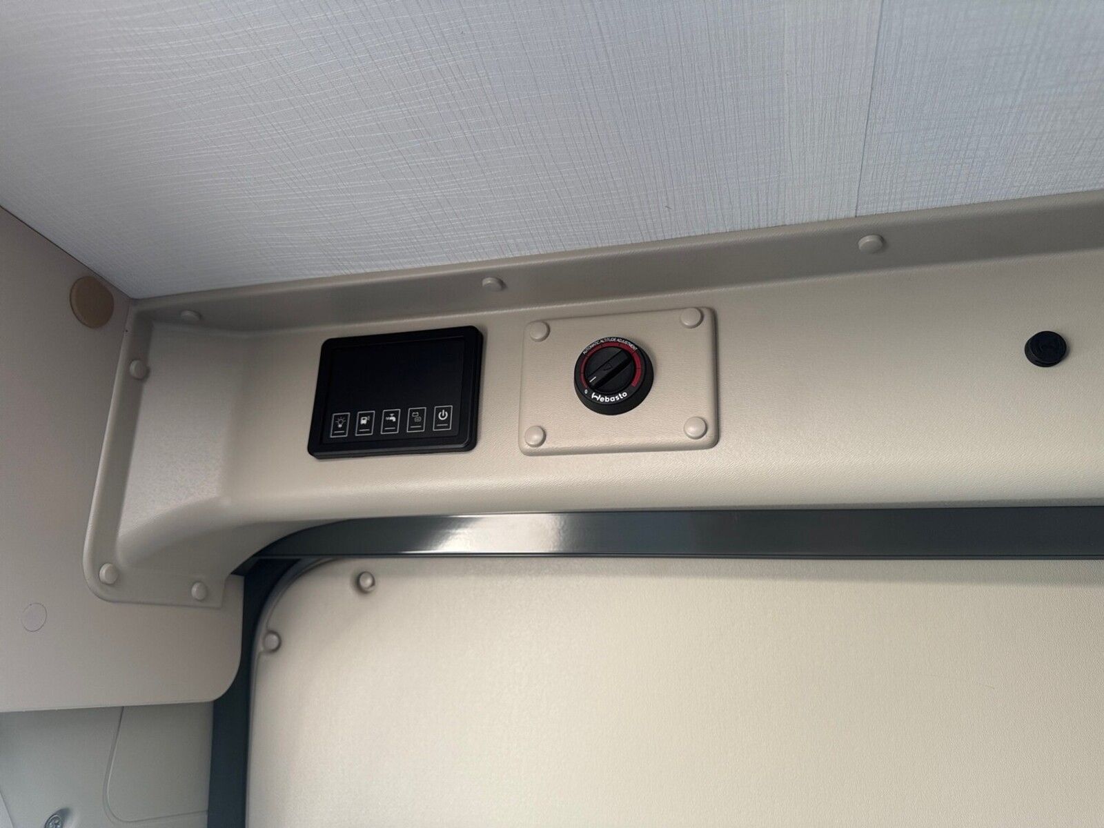 Fahrzeugabbildung Chausson Van 540 GOLDEN LINE DÖRR EDIT Markise Solar RK