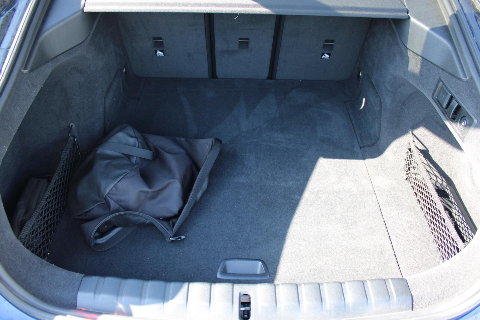 BMW i4 M50 Carbonpaket, Glasdach, AHK