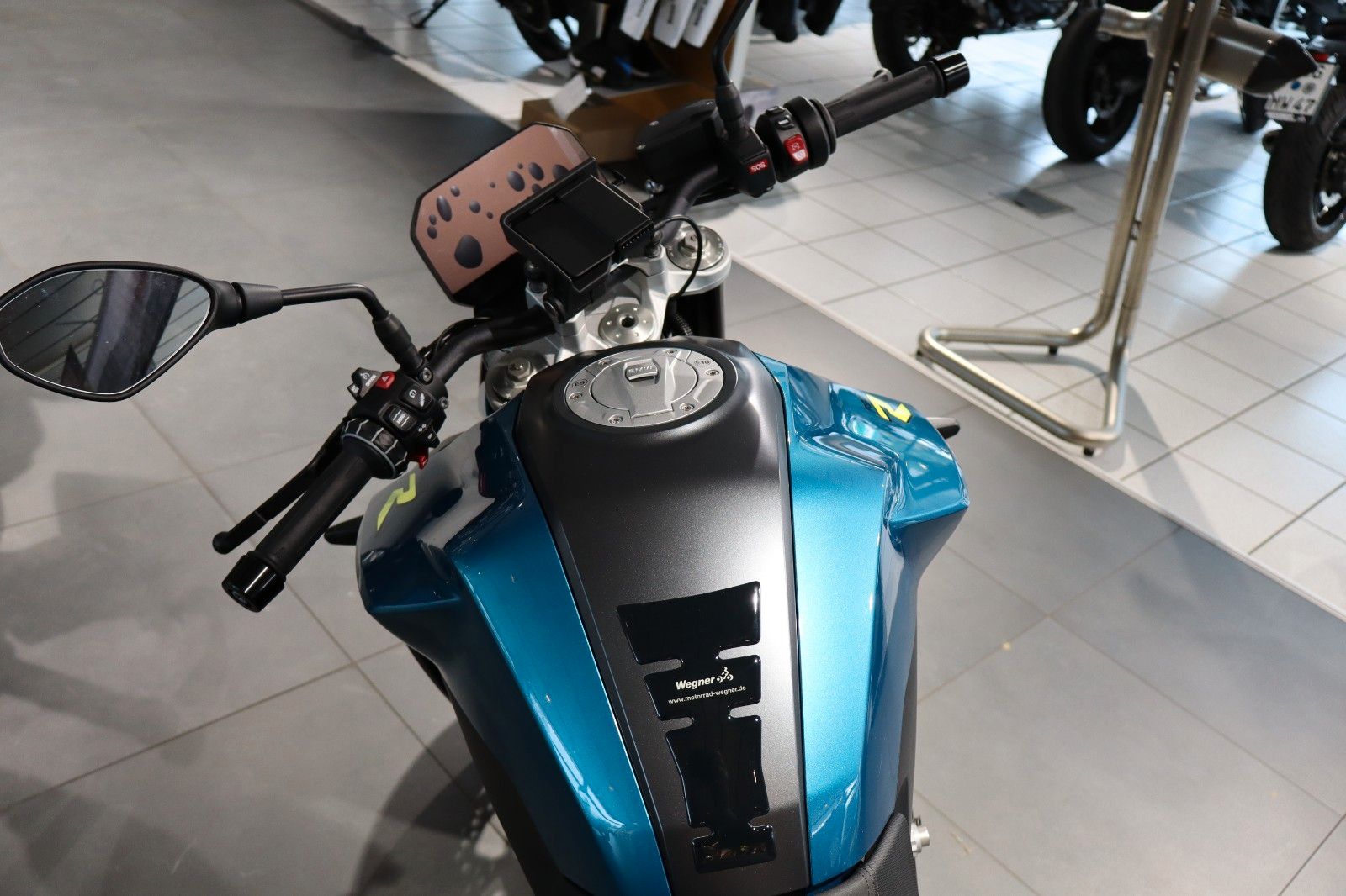 Fahrzeugabbildung BMW F900R A2