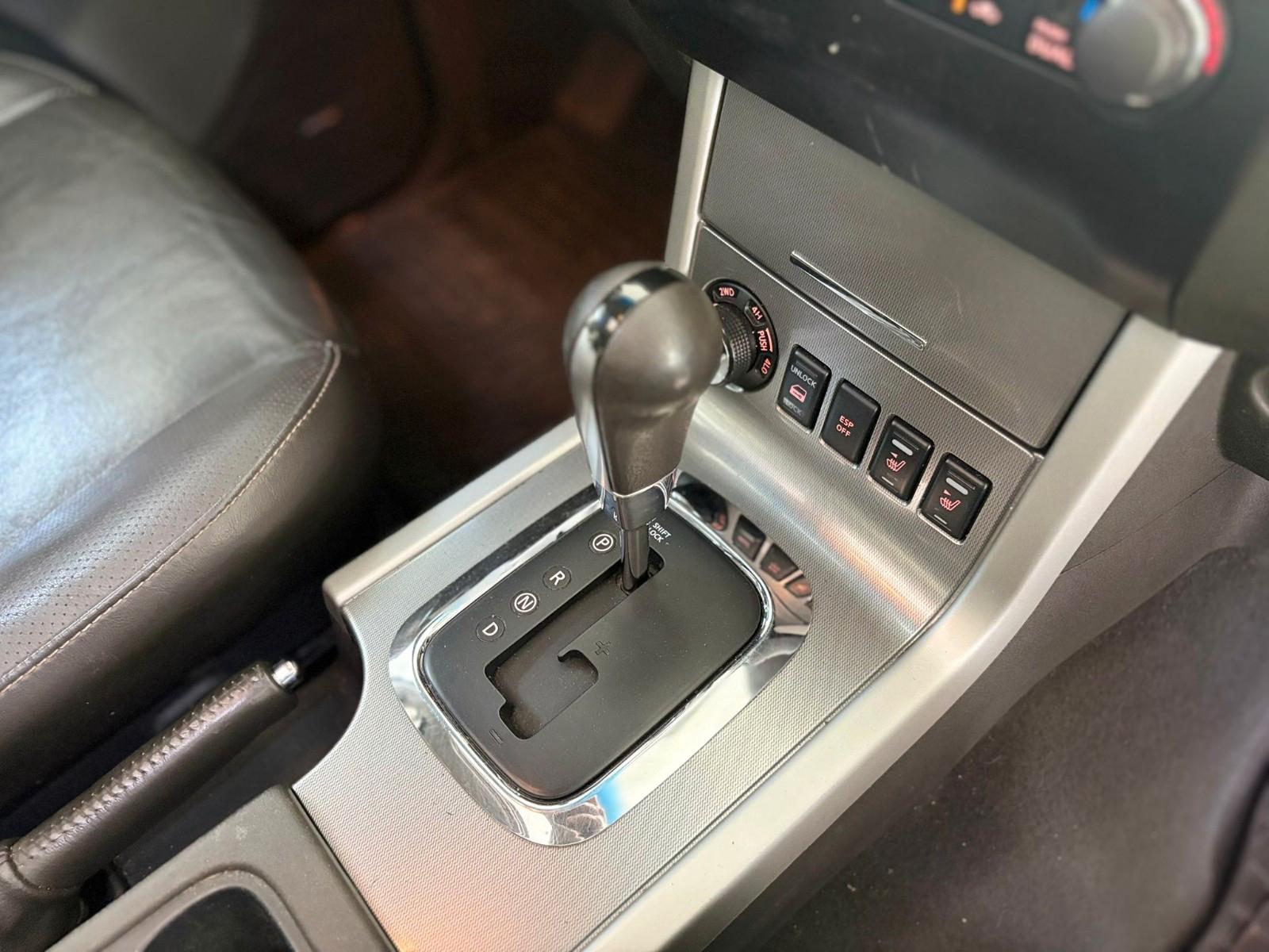 Nissan Navara Double cabine 3.0 231ch - Attelage - Régulateur - Ecran tactile - Sièges chauffants