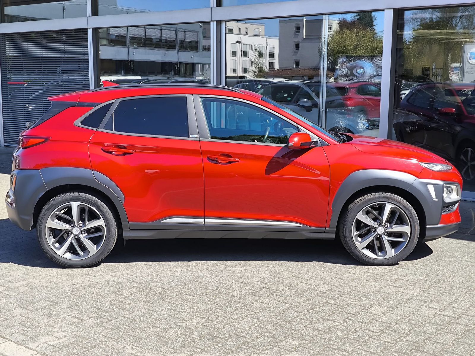 Fahrzeugabbildung Hyundai Kona Premium GLASD+LED+NAVI+KAM+SHZ+AHK+ACC+