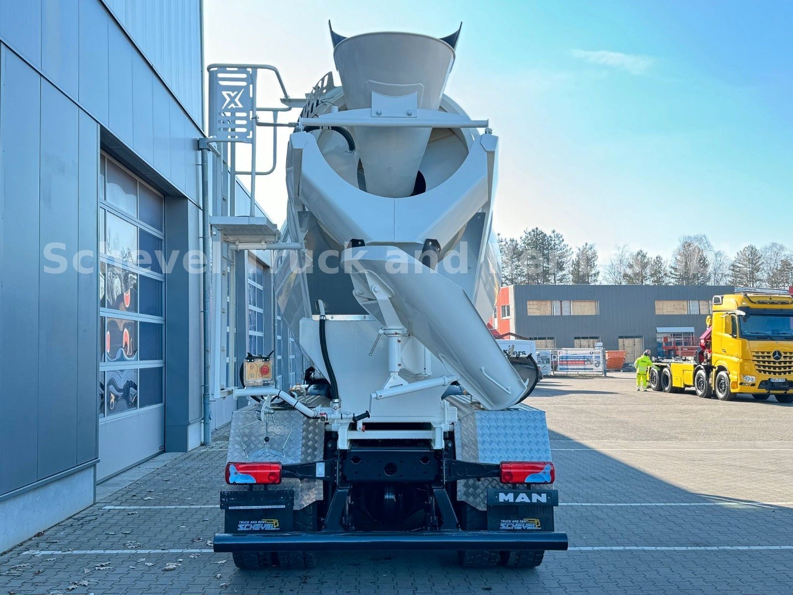 Fahrzeugabbildung MAN TGS 32.440 BB 8x4 Betonmischer EML 9