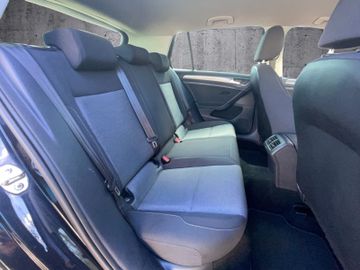 Volkswagen Golf VII Lim. 1.6 TDI DSG*NAVI*PARKPILOT*SHZ*