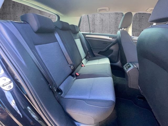 Volkswagen Golf VII Lim. 1.6 TDI DSG*NAVI*PARKPILOT*SHZ*