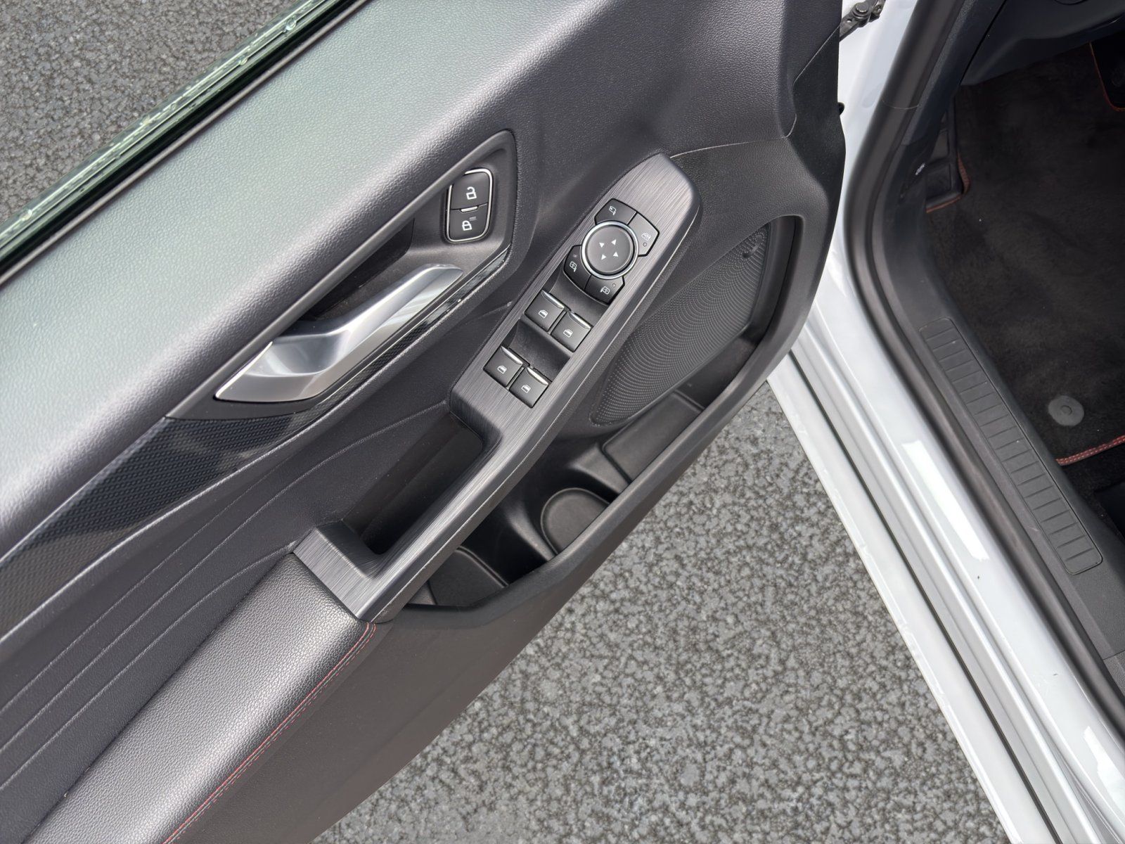 Fahrzeugabbildung Ford Kuga 2.5 PHEV Plug-In Hybrid ST-Line X