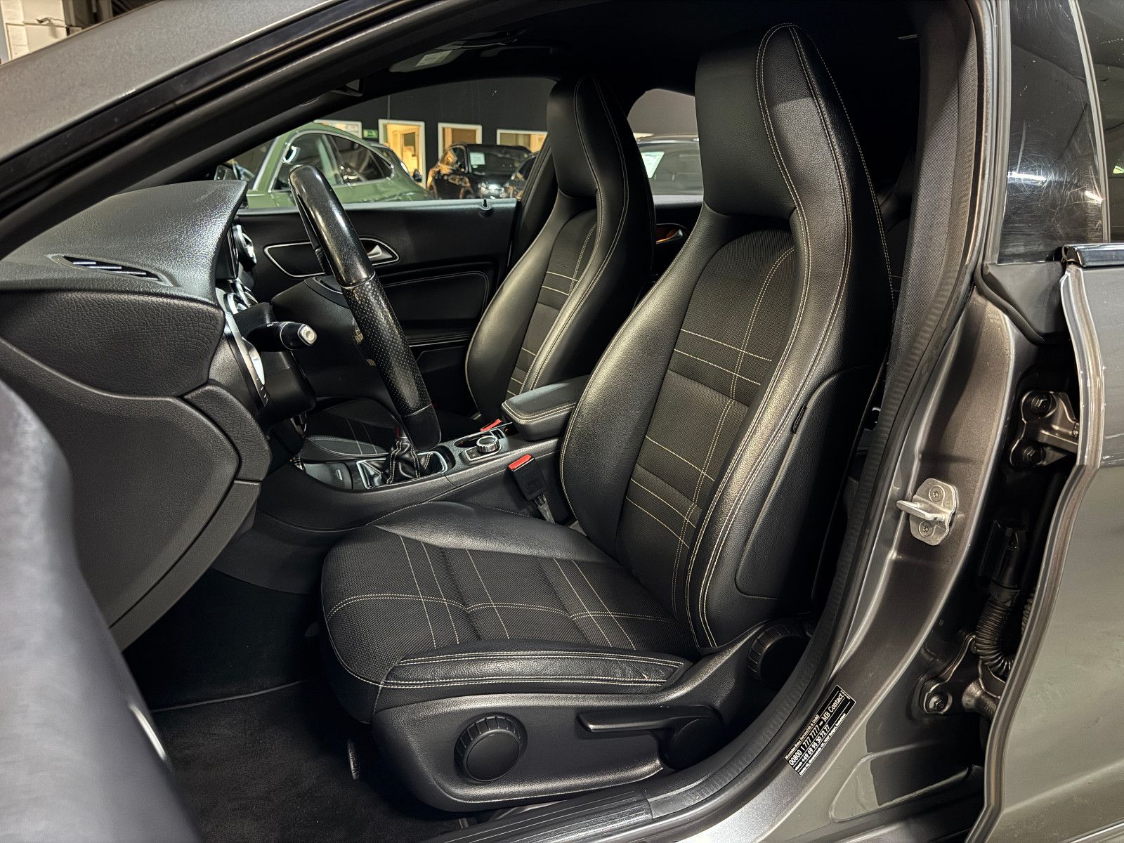 Fahrzeugabbildung Mercedes-Benz CLA 180 Coupe SPORTPAKET URBAN NIGHT NAVI KAMERA