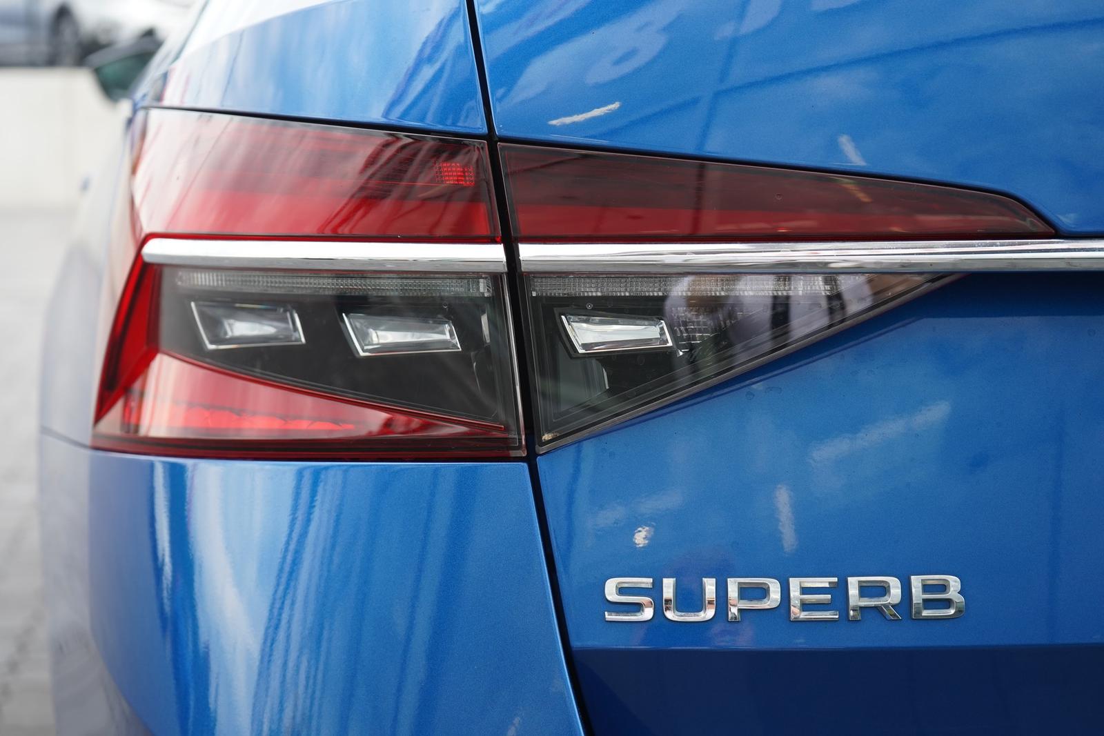 Skoda Superb Combi 2.0 TSI 4x4 DSG LED Navi AHK ACC