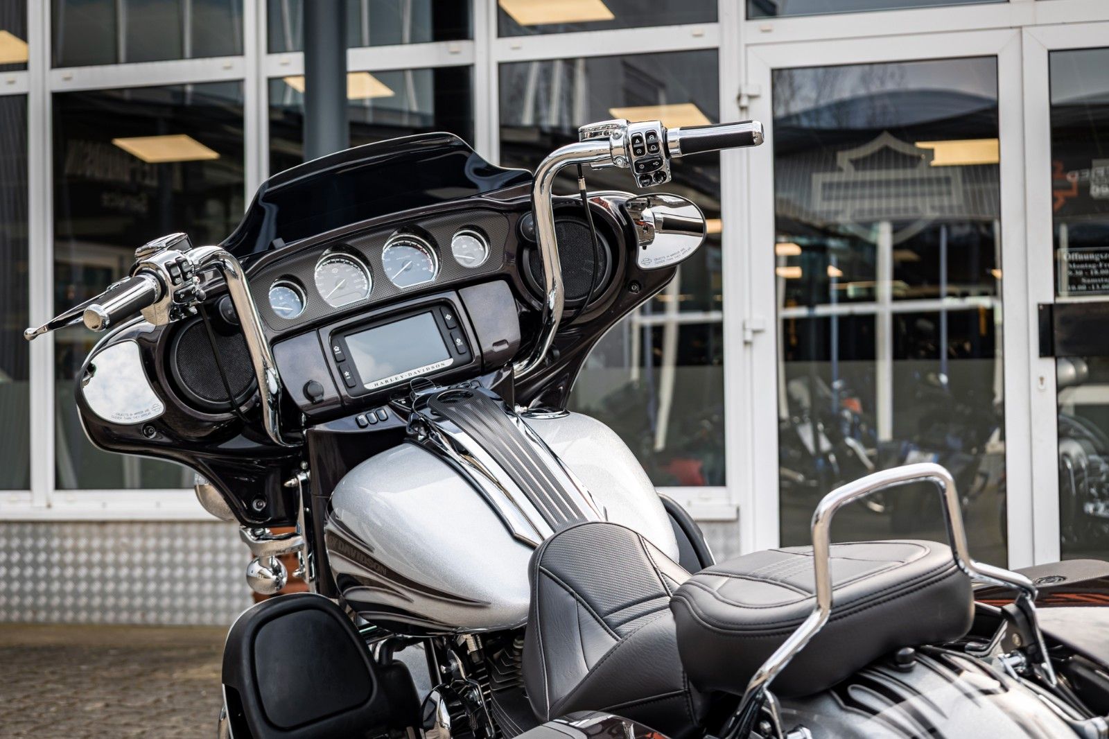 Fahrzeugabbildung Harley-Davidson CVO STREET GLIDE 110 FLHXSE - KESSTECH