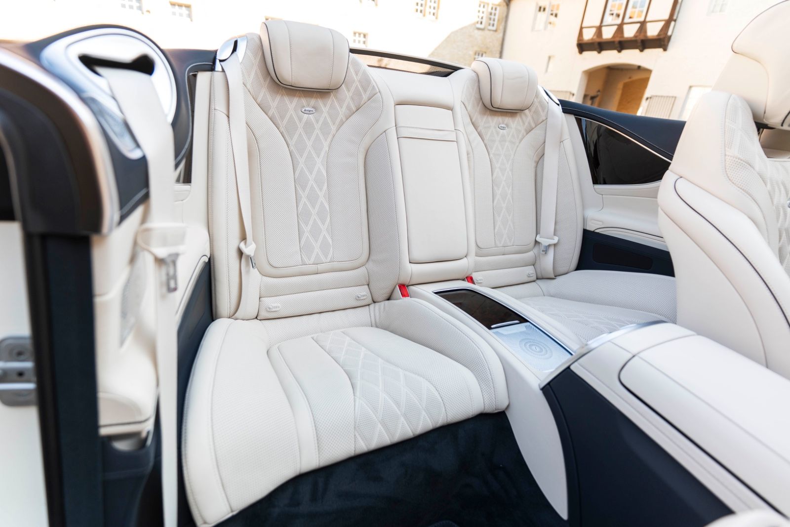 Fahrzeugabbildung Mercedes-Benz S 560 Cabriolet BURMESTER HUD 360° ACC LUFT TOTW