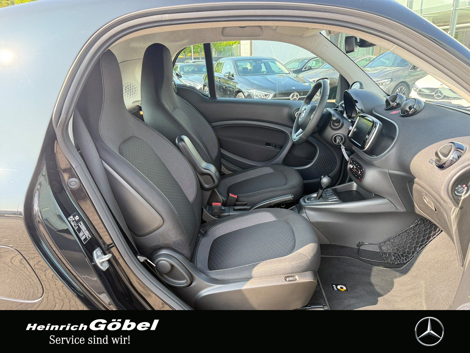 Fahrzeugabbildung Smart SMART EQ FORTWO*PANO*AMBIENTE*KAMERA*LED*PDC