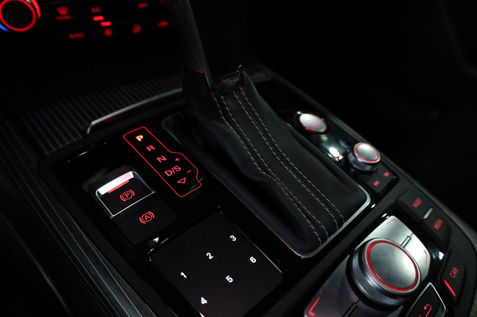 Fahrzeugabbildung Audi S6 Avant 4.0 TFSI *Panorama*Memory*K-Entry