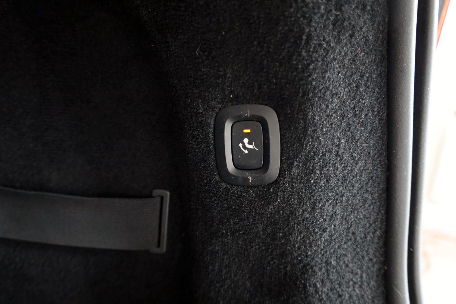 Fahrzeugabbildung Volvo V90 Momentum Pro,Leder,Navi,LED,SH,Kamera,SD,ACC