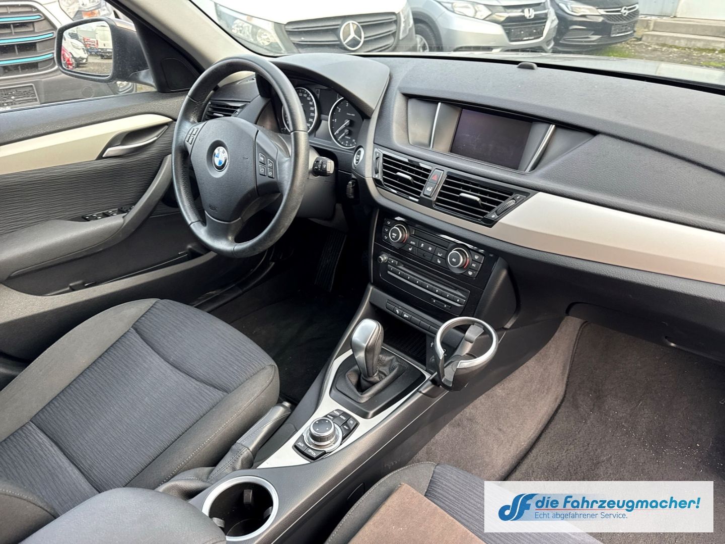 Fahrzeugabbildung BMW X1 18i sDrive Navi Klimaautom *MOTORSCHADEN