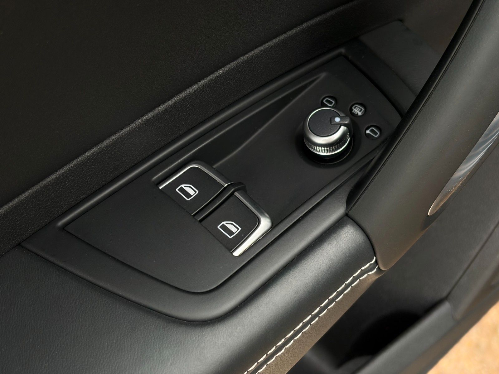 Fahrzeugabbildung Audi S1 2.0 TFSI quattro SHZ PDC Navi Leder Ambiente
