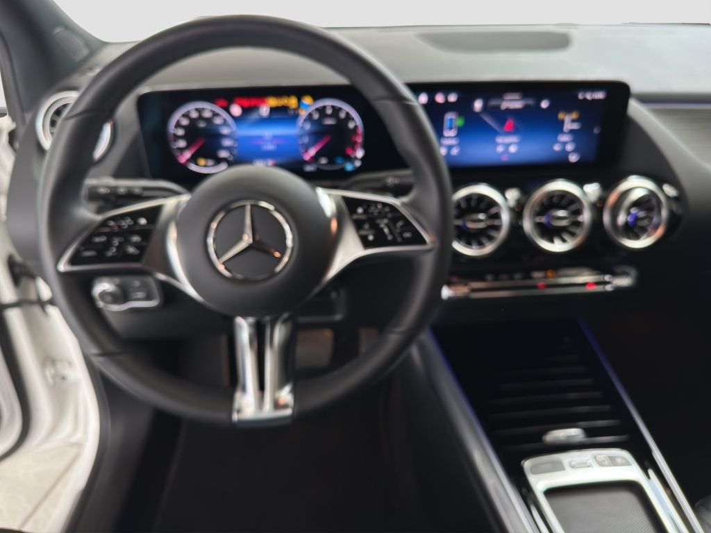 Fahrzeugabbildung Mercedes-Benz B 200 Pano*SD*KeyLess*LED*PDC*ParkAss*SpurH*ACC