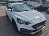 Ford Focus Turnier Activ Aut. NAV RFK SHZ - Ford Focus mit Benzin-Antrieb: Kombi